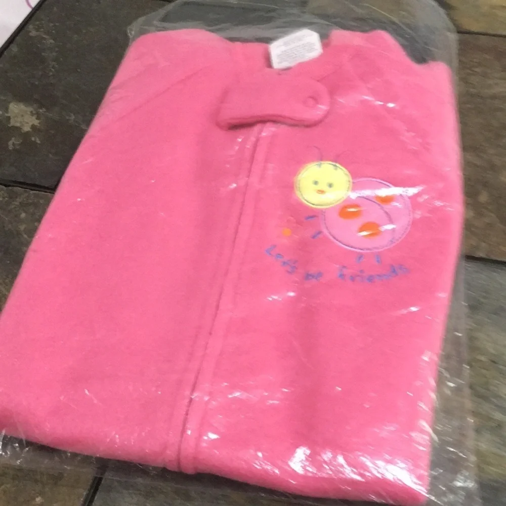 NWT Sandsoil, Newborn to 7 lb girls sleeping gown. Fully zip,